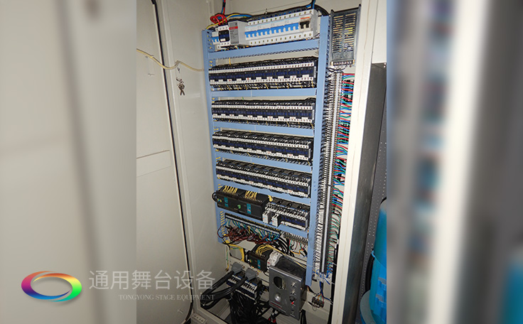 舞臺(tái)吊桿、繩索、舞臺(tái)臺(tái)上下機(jī)械及系統(tǒng)等維護(hù)檢修