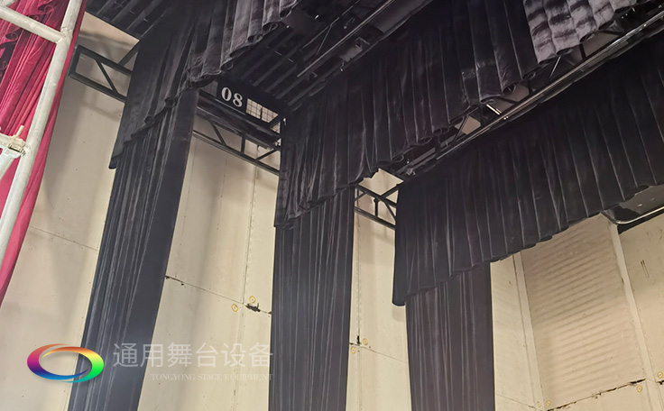 設置在舞臺上空，以金屬排架懸掛燈具的設備——燈光吊架Side lighting ladder通用舞臺吊桿