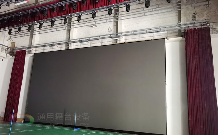 廣州黃花崗禮堂選擇通用舞臺！禮堂幕布、舞臺吊桿、舞臺燈光項目圓滿竣工！